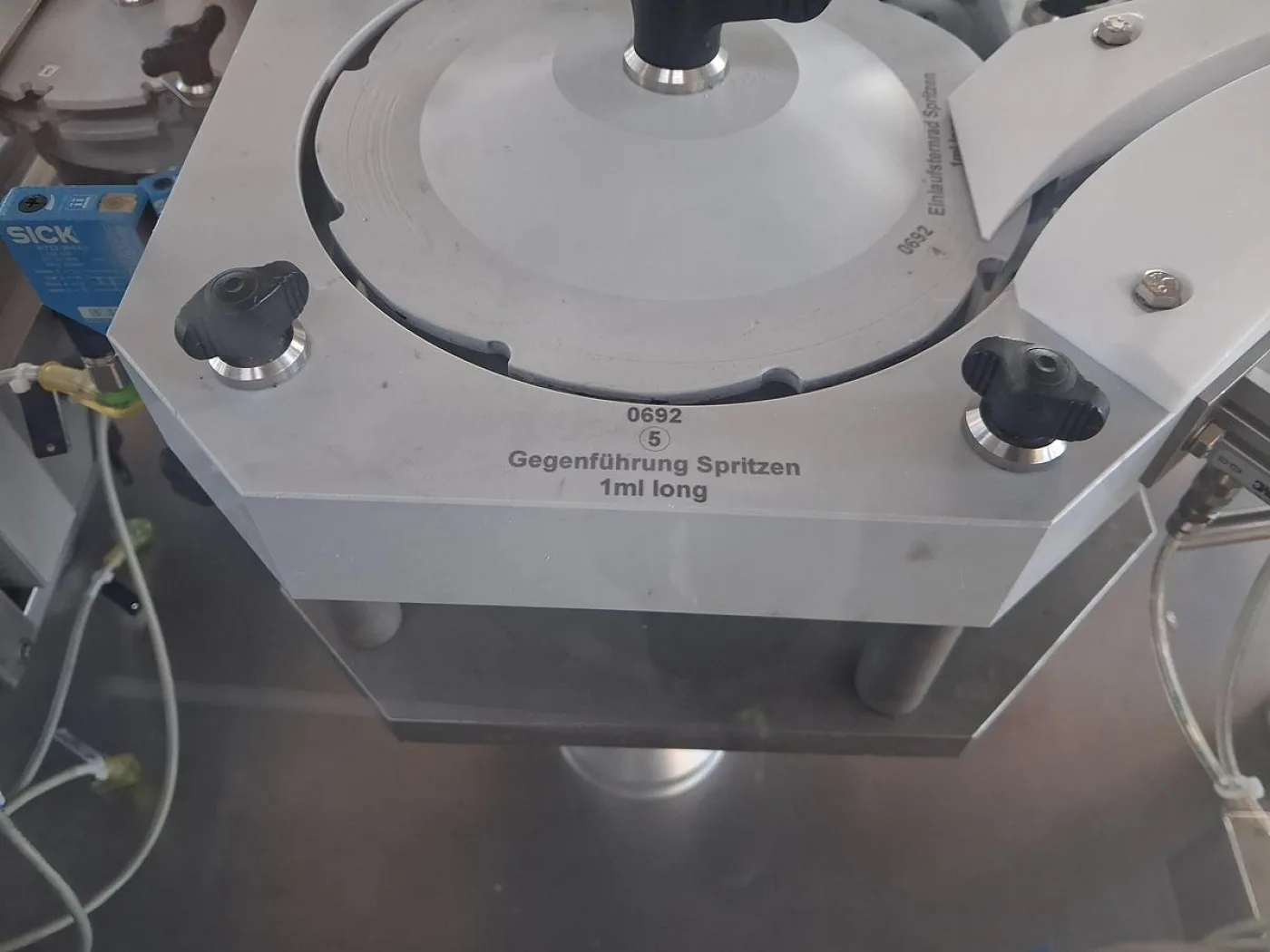 Inova Pharma Systems VSM1221 Spritzen-Abfüll- und Verschließanlage - 8