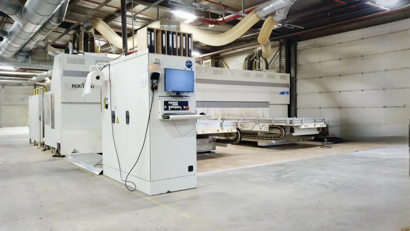 SCM ROUTECH R 400 5 Achs-Bearbeitungszentrum - 1