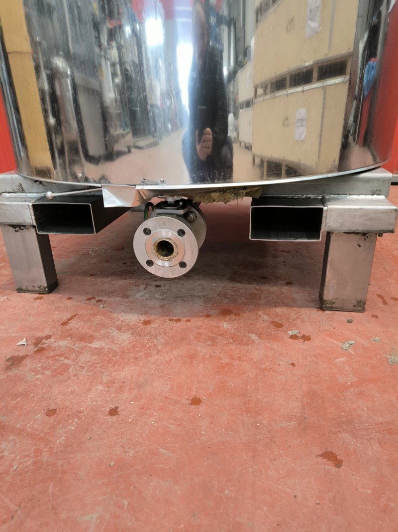 STAINLESS STEEL TANK 950 LITERS WITH INSULATION