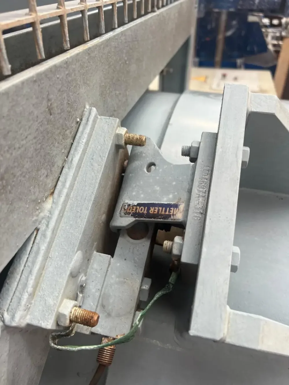 TANK WITH USED LOAD CELLS