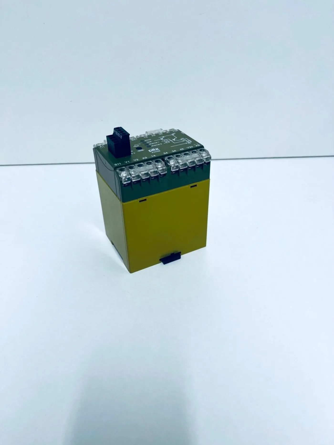 Pilz PN0Z8 Sicherheitsrelais 474760 - 1