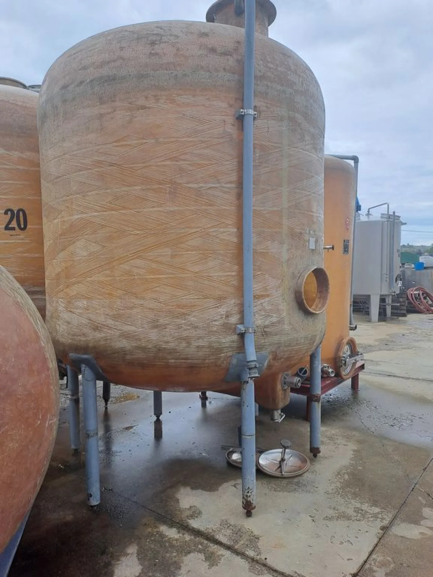FIBERGLASS STORAGE TANK MODEL, 100 HL CAPACITY WITH ROUNDED BOTTOM, SECOND HAND EQUIPMENT - 6