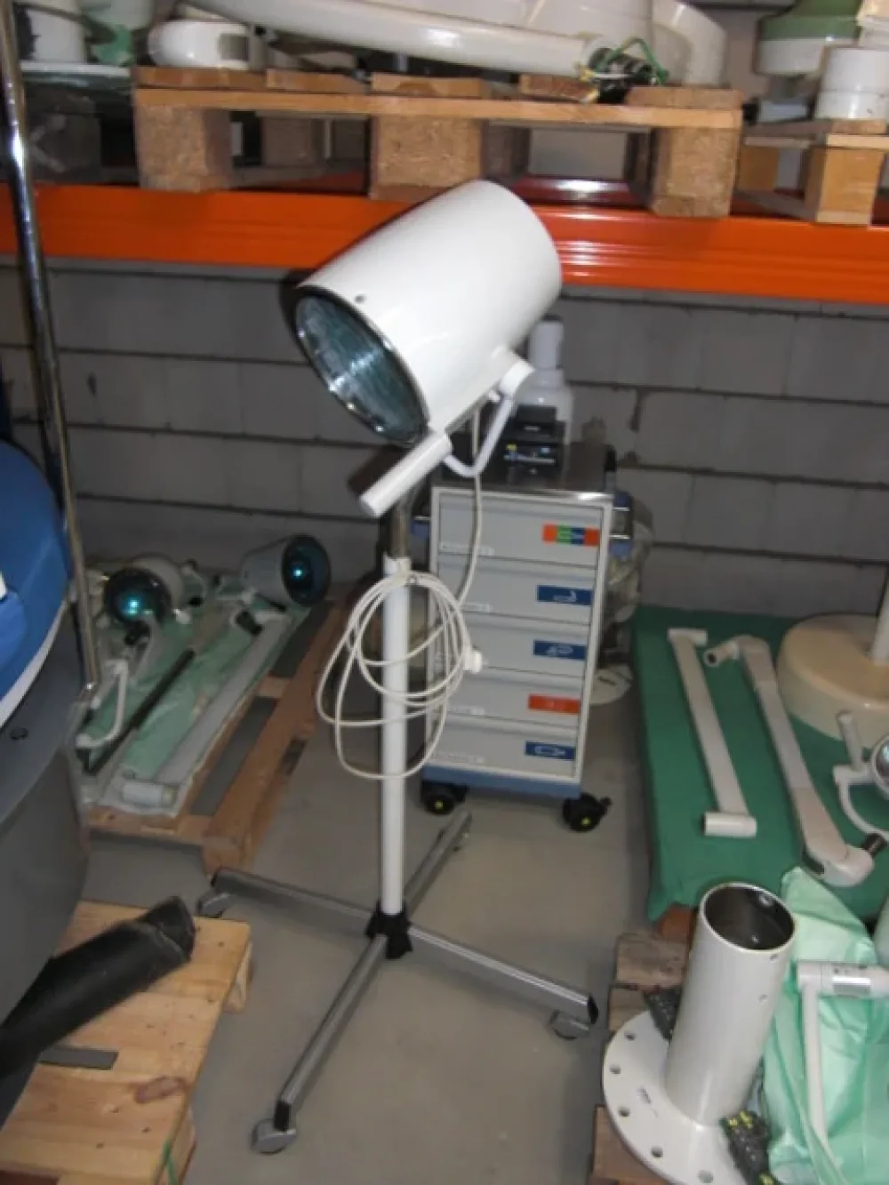 Hanaulux 2261 OP-Lampe/Untersuchungslampe (fahrbar)