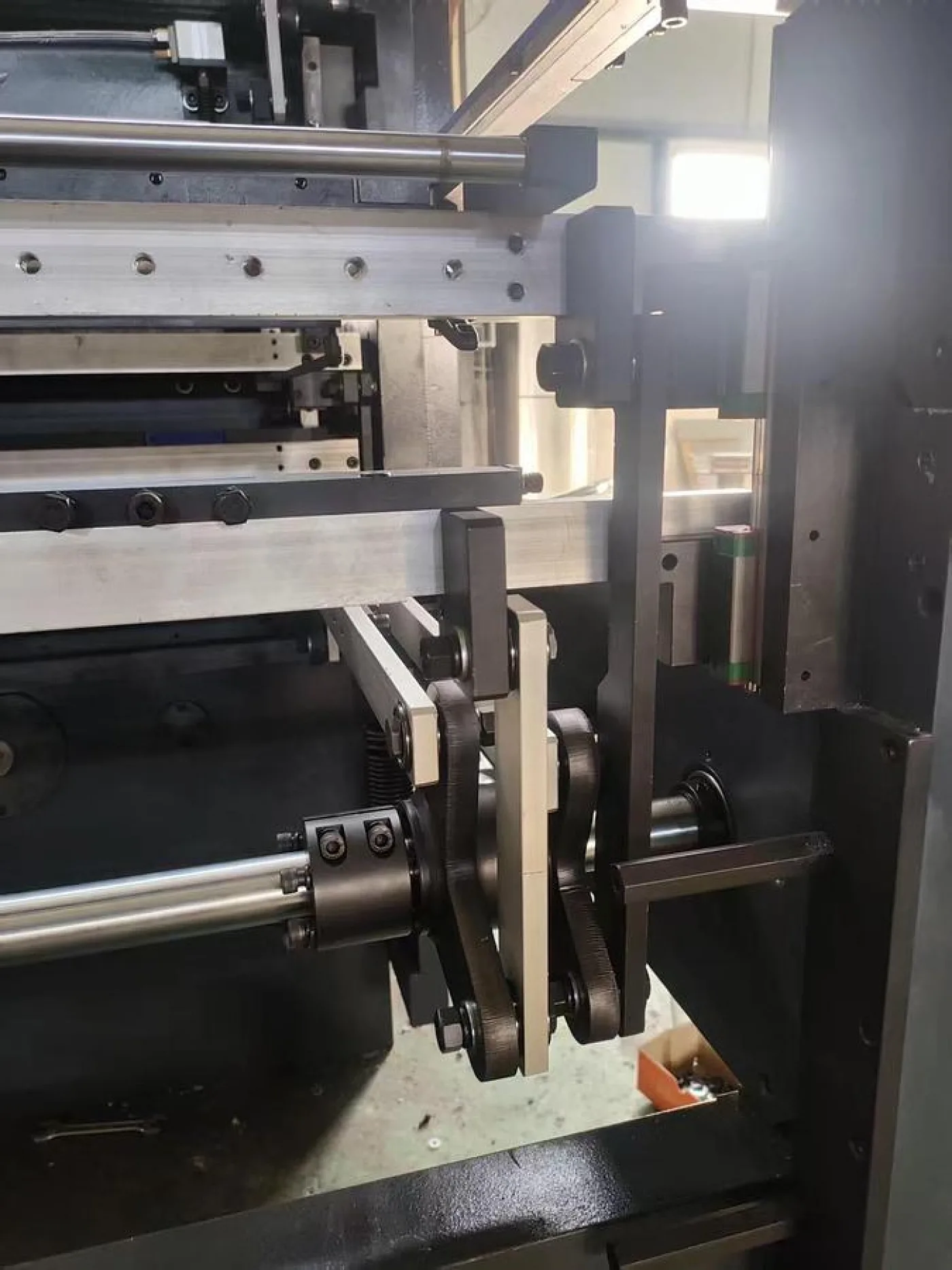 800MF Automatic Die-Cutting + Creasing + stripping - 5