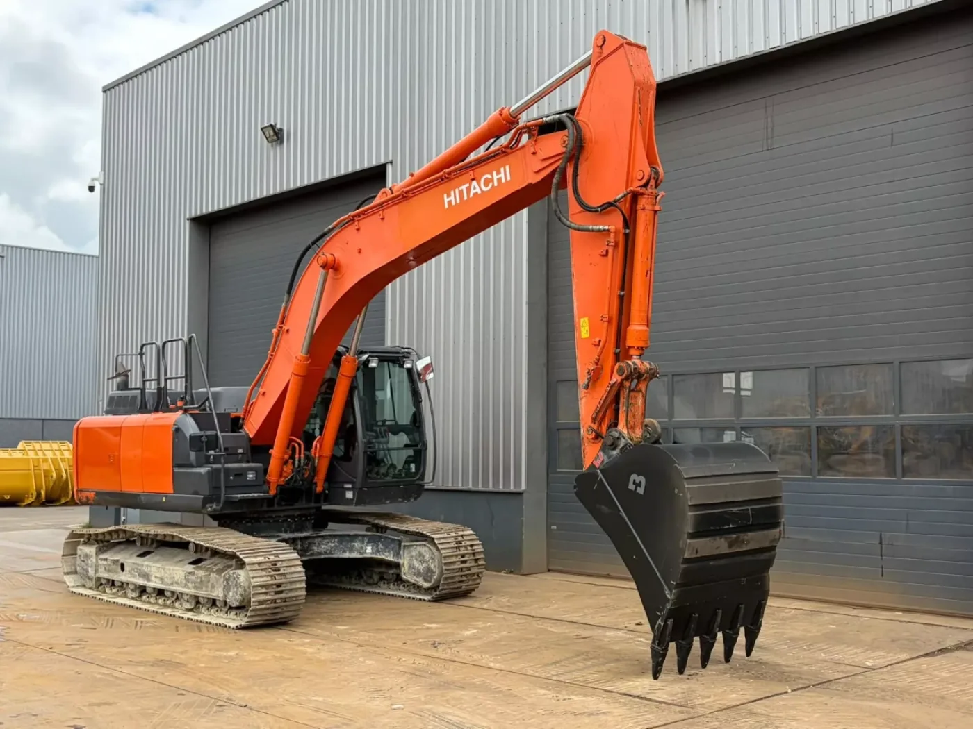 Hitachi ZX210LC-6 New Bucket - 7