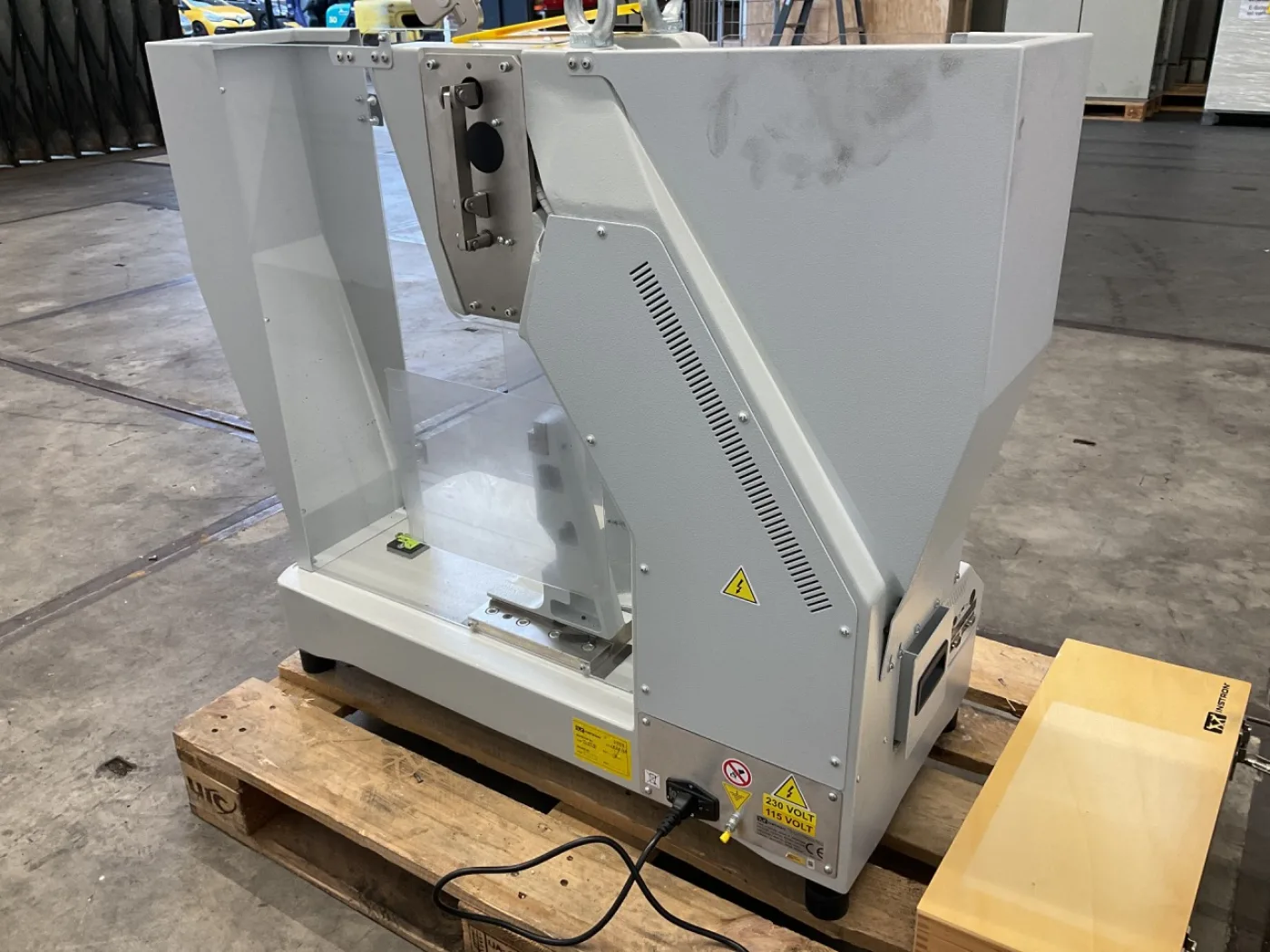 Instron Ceast 9050 pendulum impact tester - Miscellaneous - 3