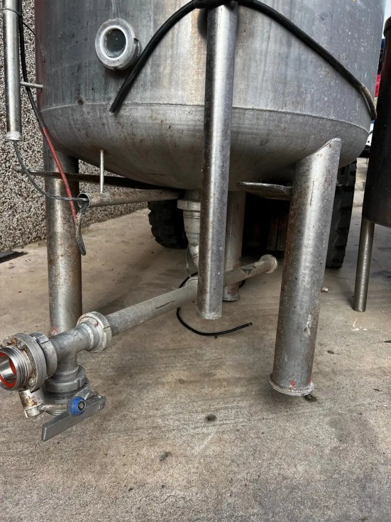 USED STAINLESS STEEL TANK 1350 LITERS