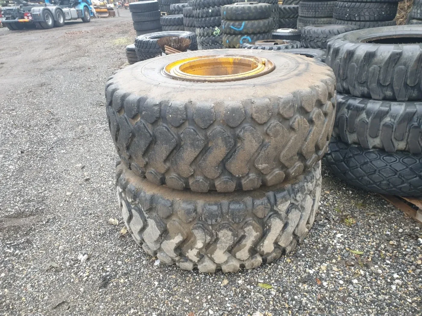 Felge mit Reifen für JCB Radlader - 1