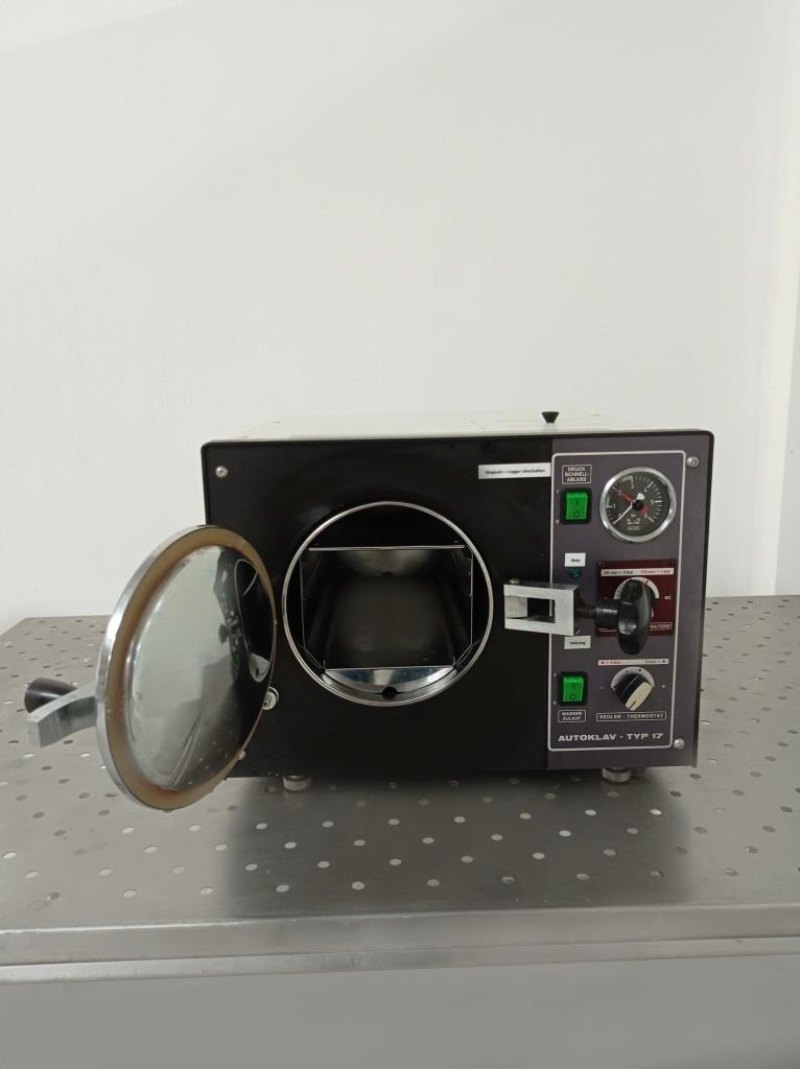 AUTOCLAVE STERILIZZATORE DA LABORATORIO – MELAG – MOD. TYP 17