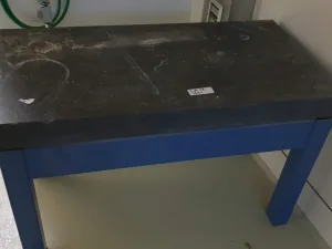 901-Used laboratory weighing table, granite top