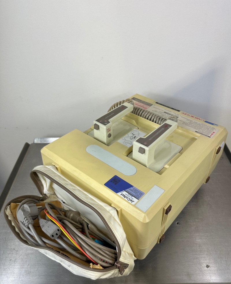 Nihon Khoden Cardiolife Tec-7100G Defibrillator