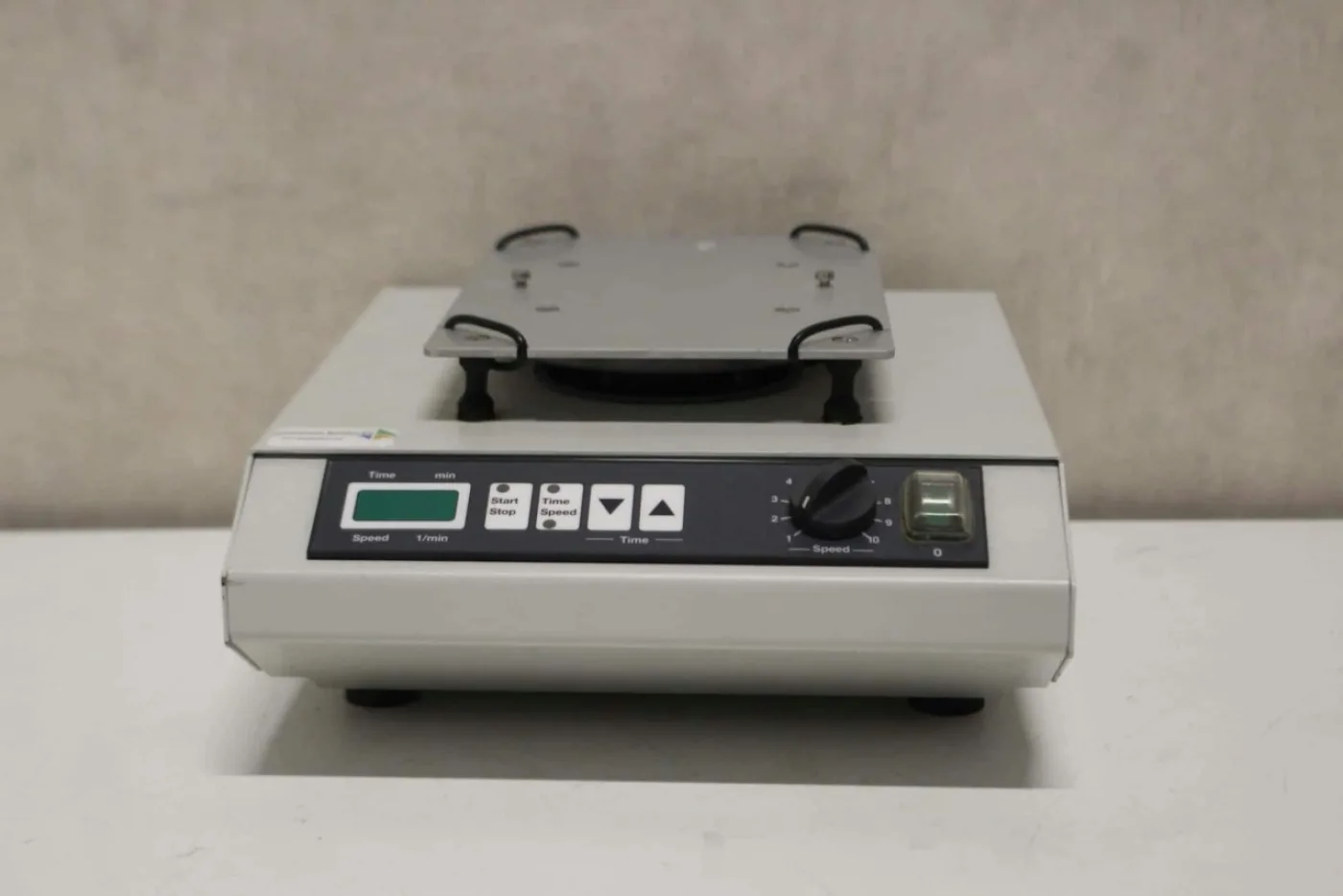 Biotest LS-157d Microplaat Schudder - 1