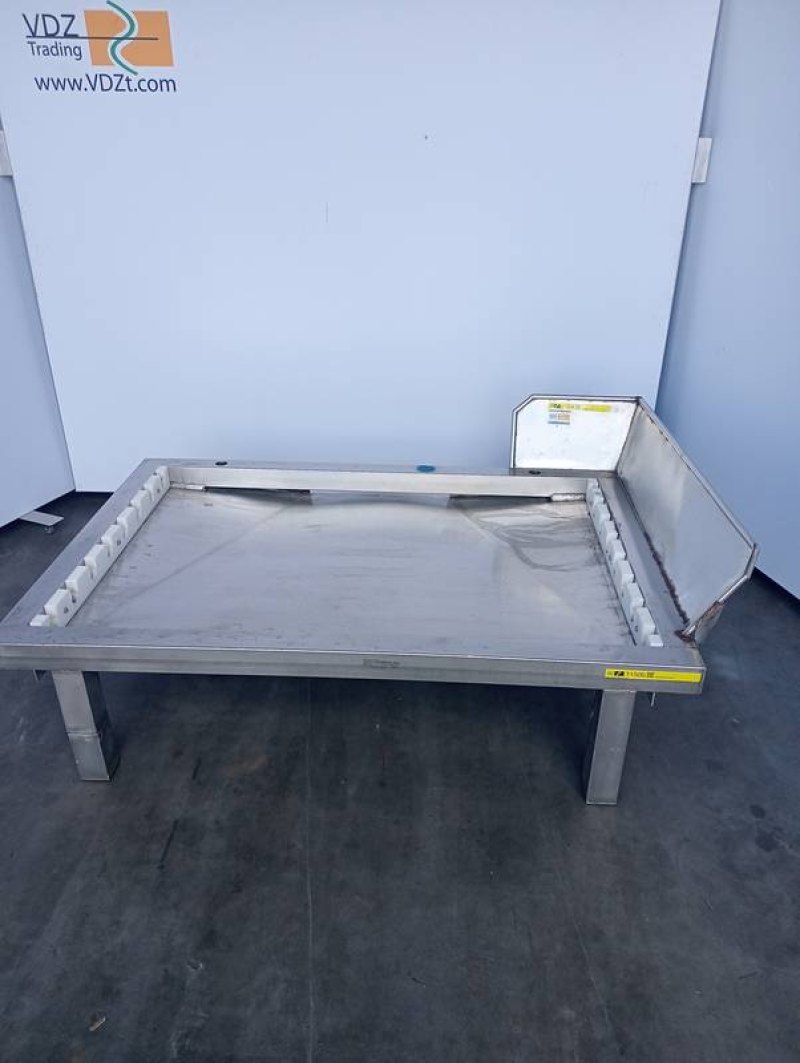 Reception table