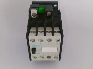 Siemens Schütz Nr. 3TF40 10-0AG2