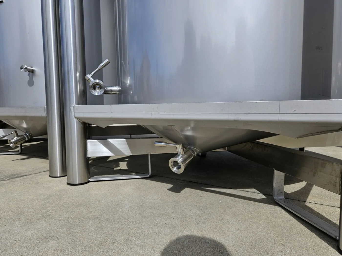 FORK-LIFTABLE/STACKABLE TANKS CAPACITY LITERS 500/700/1.000/1.500 IN STAINLESS STEEL AISI 304, NEW EQUIPMENTS - 7
