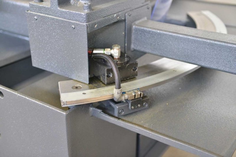 Bekamak Bandsäge Bandsägemaschine Doppelsäulenführung Vollautomat Bandsägeautomat