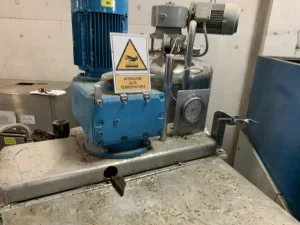 STAINLESS STEEL REACTOR 230 LITERS WITH AGITATION AND USED SHELL