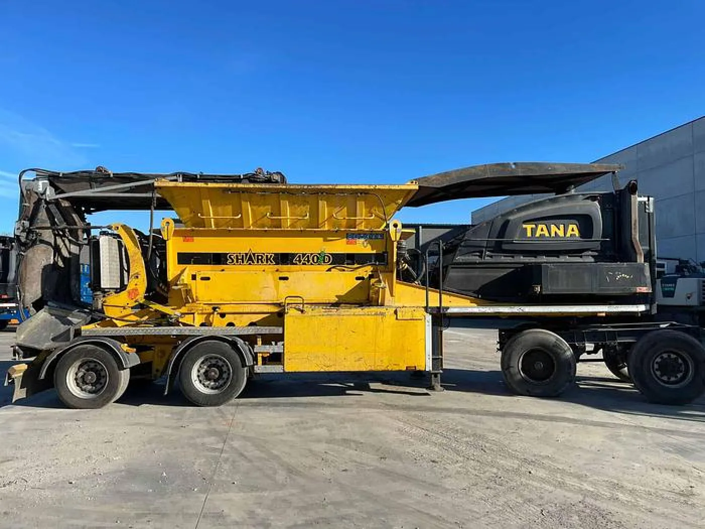 2017 TANA Shark 440DT Eco Slow Speed Shredder - 2