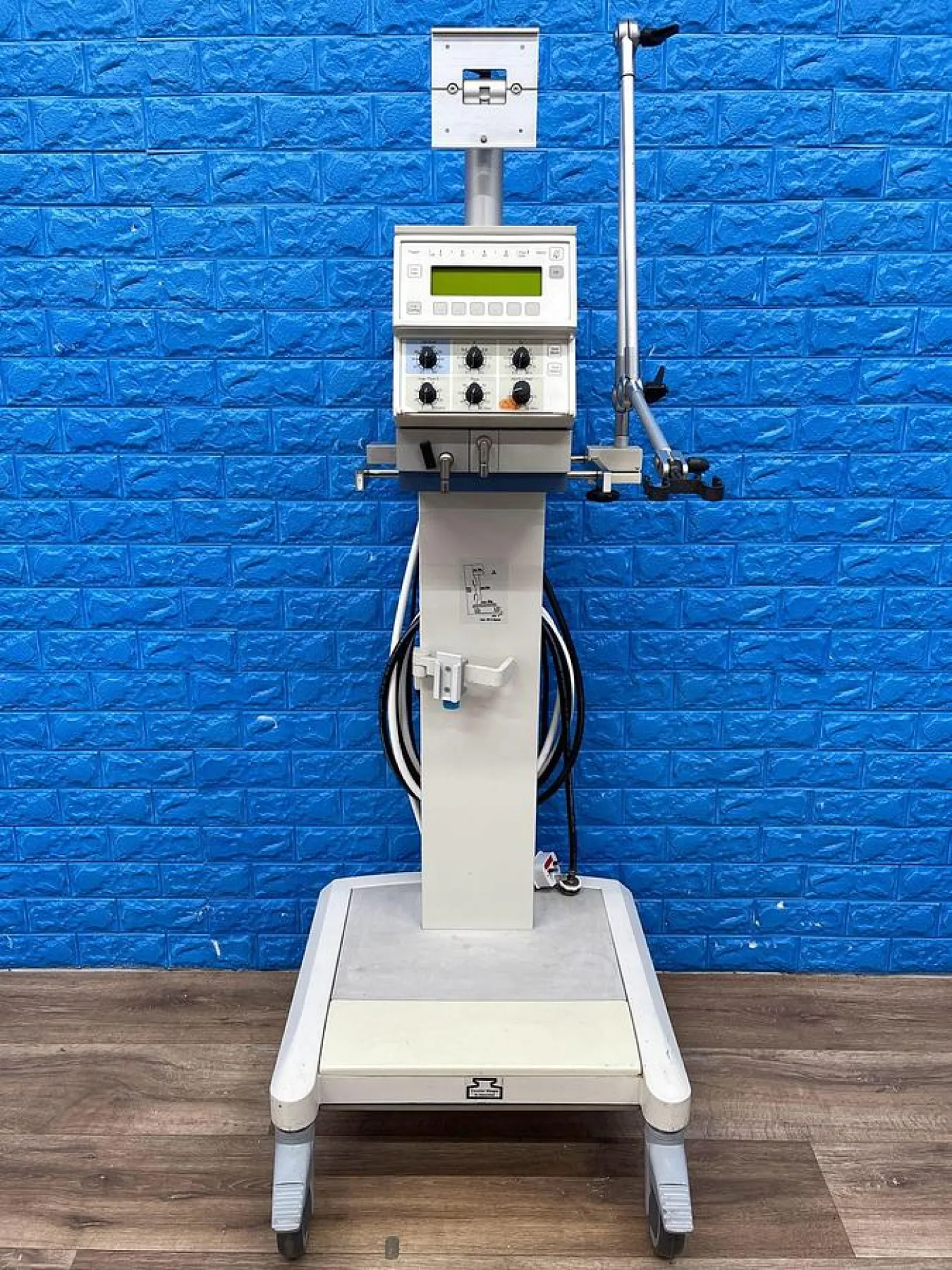 Babylog 8000 plus Neonatal Intensive Care Ventilation YOM: 2009 - 1