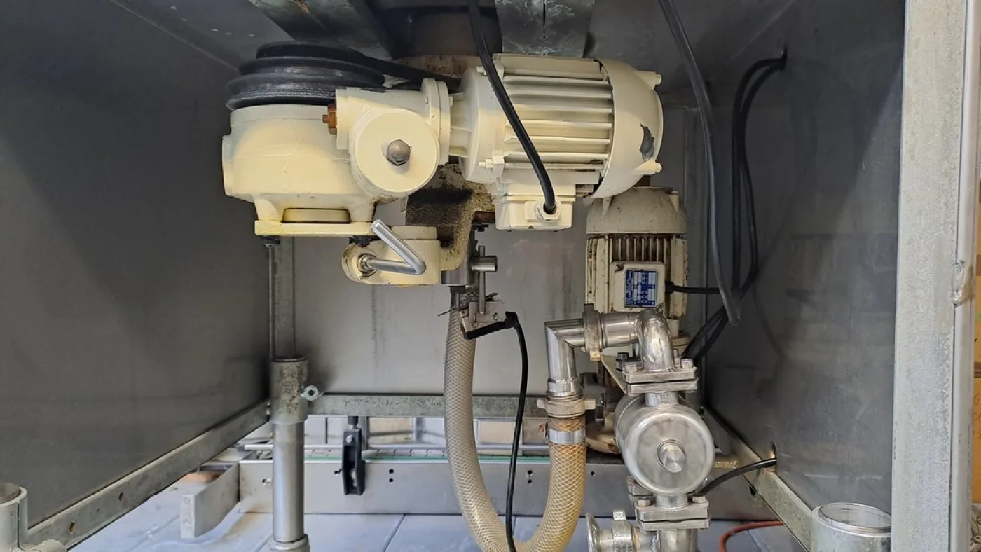 SEMIAUTOMATIC FILLING MACHINE IN STAINLESS STEEL GAI WITH 14 VALVES, SECOND-HAND MACHINE - 2