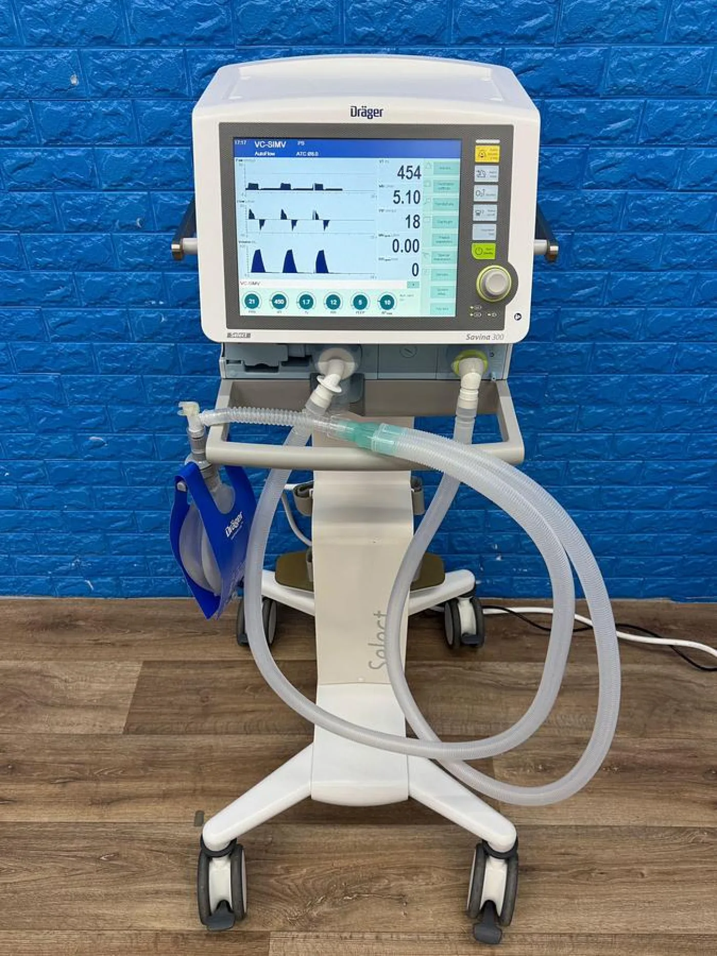 Drager Savina 300 Ventilator with low 803 Hours YOM: 2020 - 8