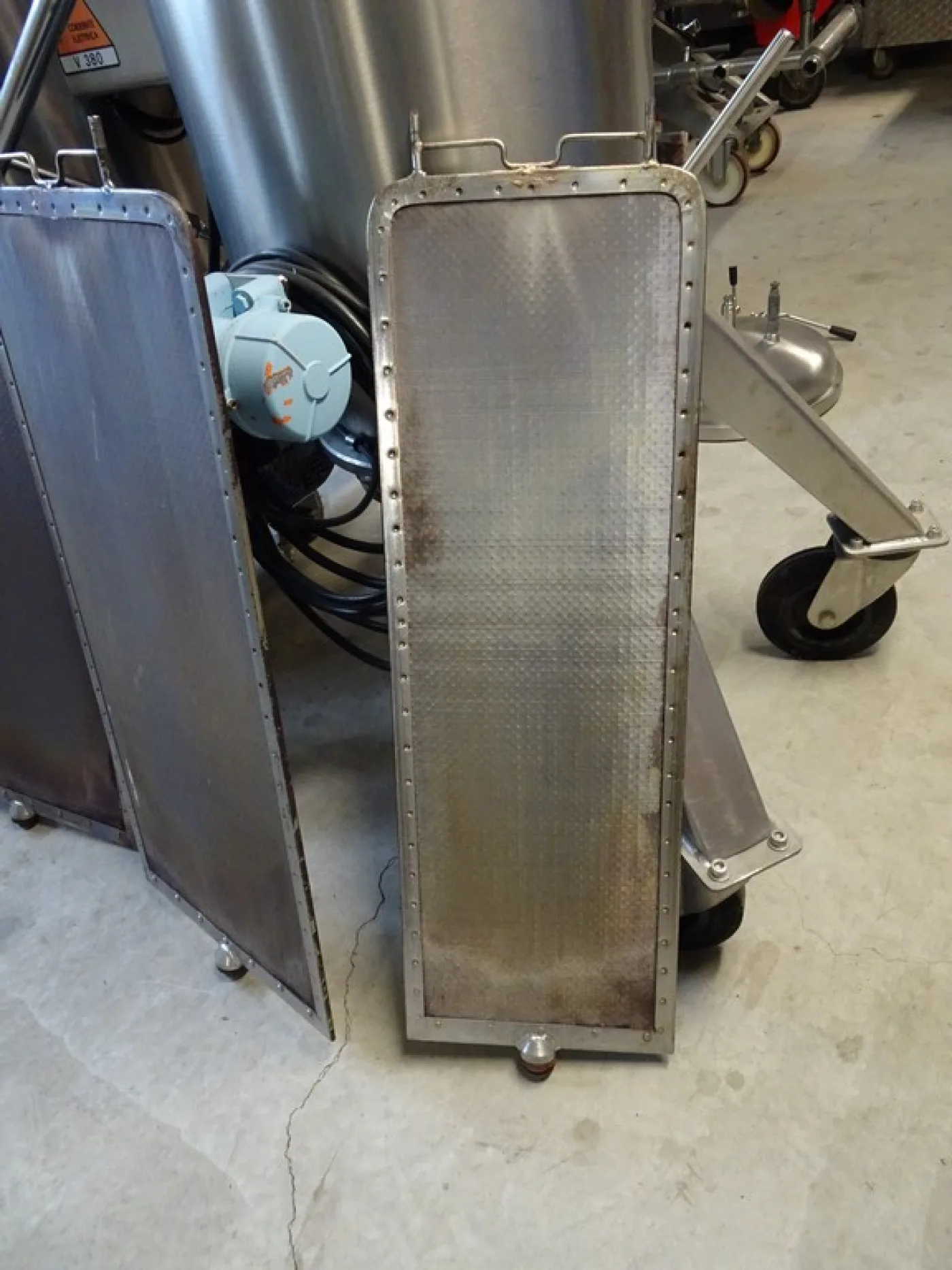 FILTER VELO KIESELGUHR, 5 MQ, VERTICAL SHEET, WITH DRY EXHAUST SYSTEM WITH VIBRATOR, SECOND-HAND MACHINE - 3