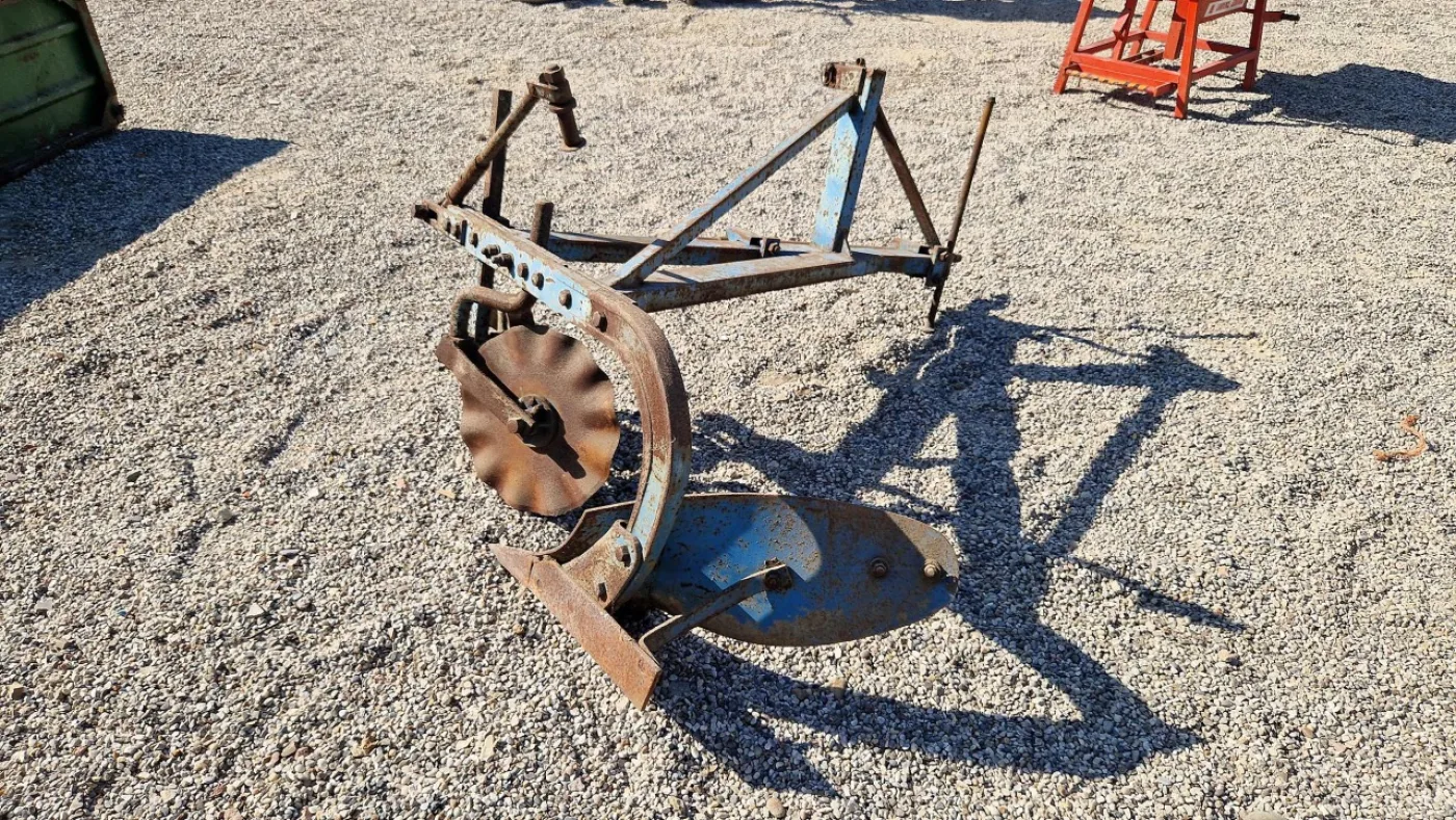 Ransomes Single Leg Offset Plough - 1