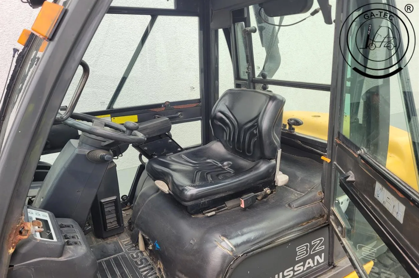 Nissan YG1D2A320 - 8