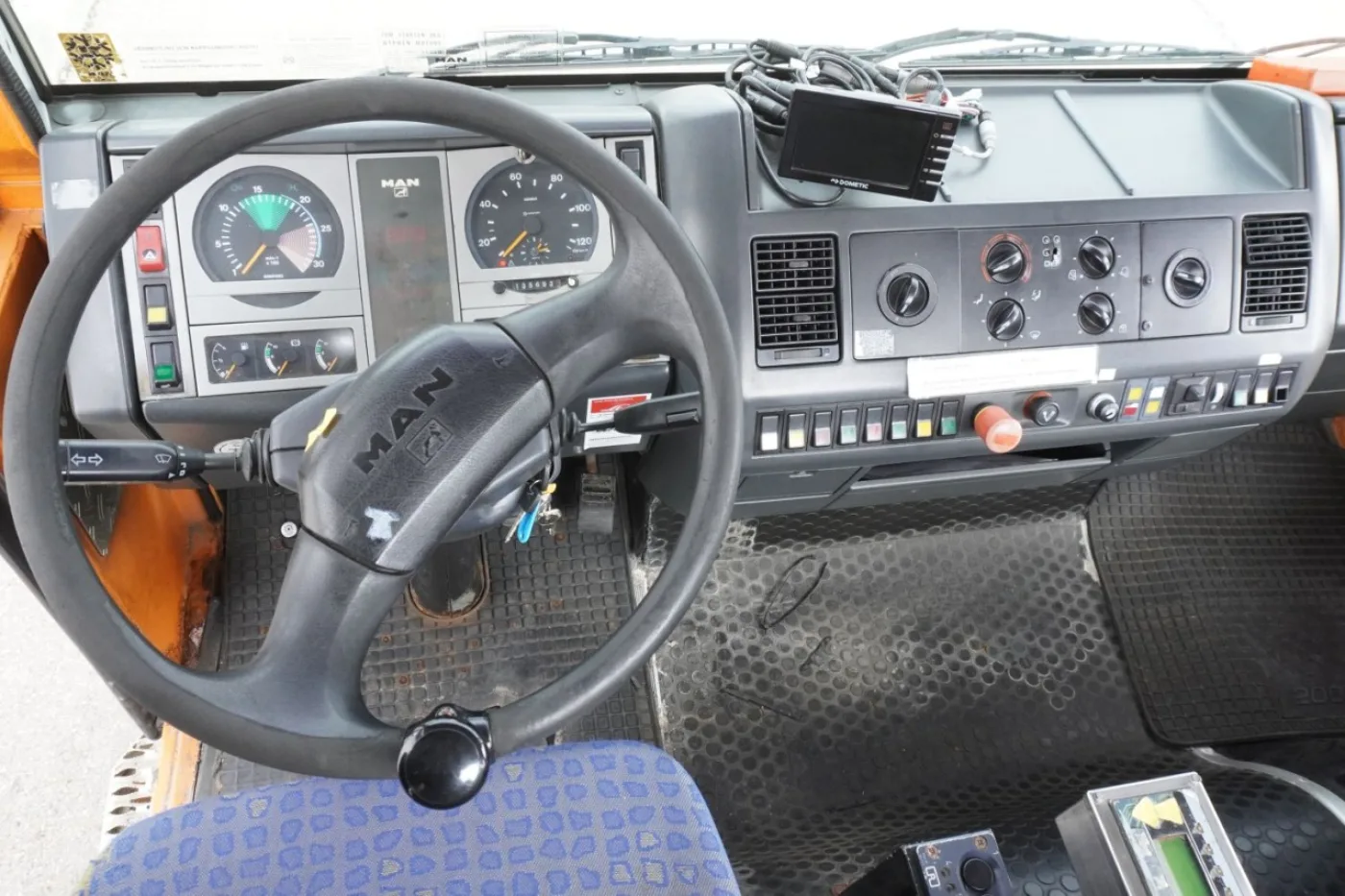 Schlepper MAN 10.220 4X4 BB L2000 (2006) - 8