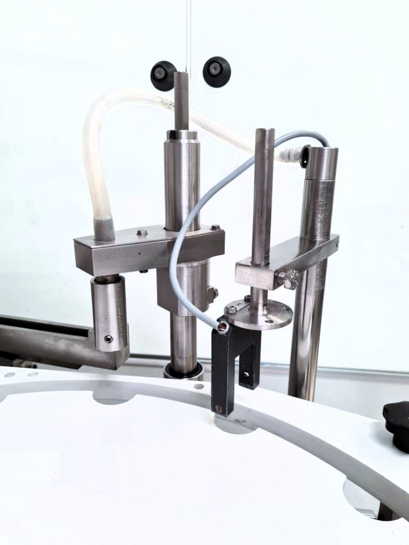 LINEA DI RIEMPIMENTO LIQUIDI CON TAPPATRICE – IMA FARMOMAC – MOD. F57 F45