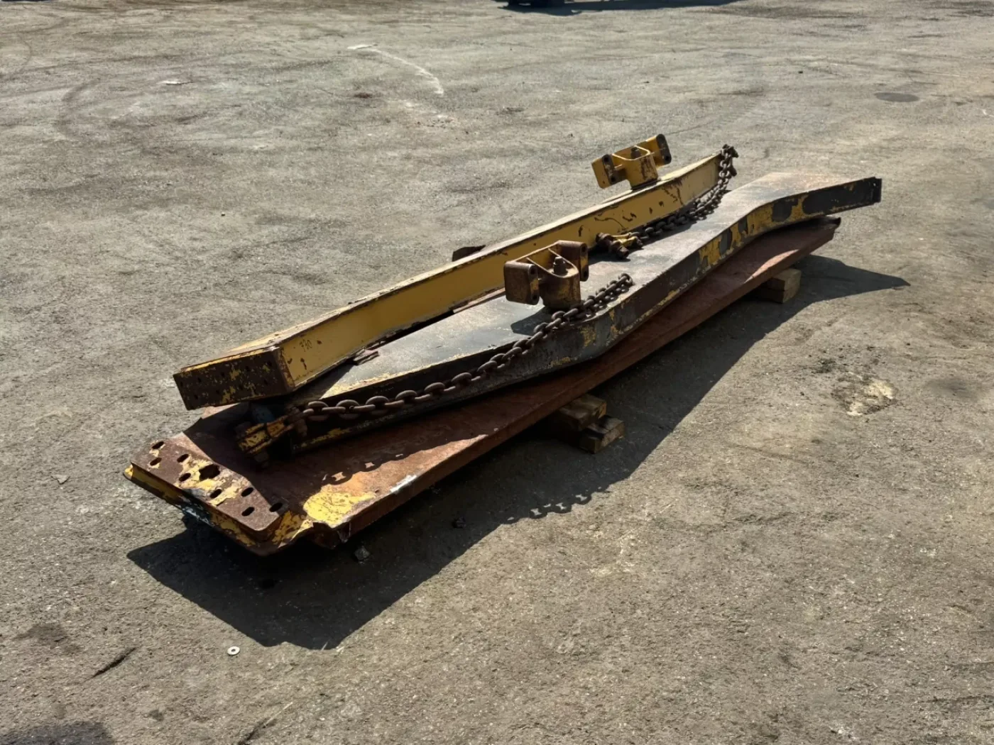 Caterpillar Tail gate730 - 5