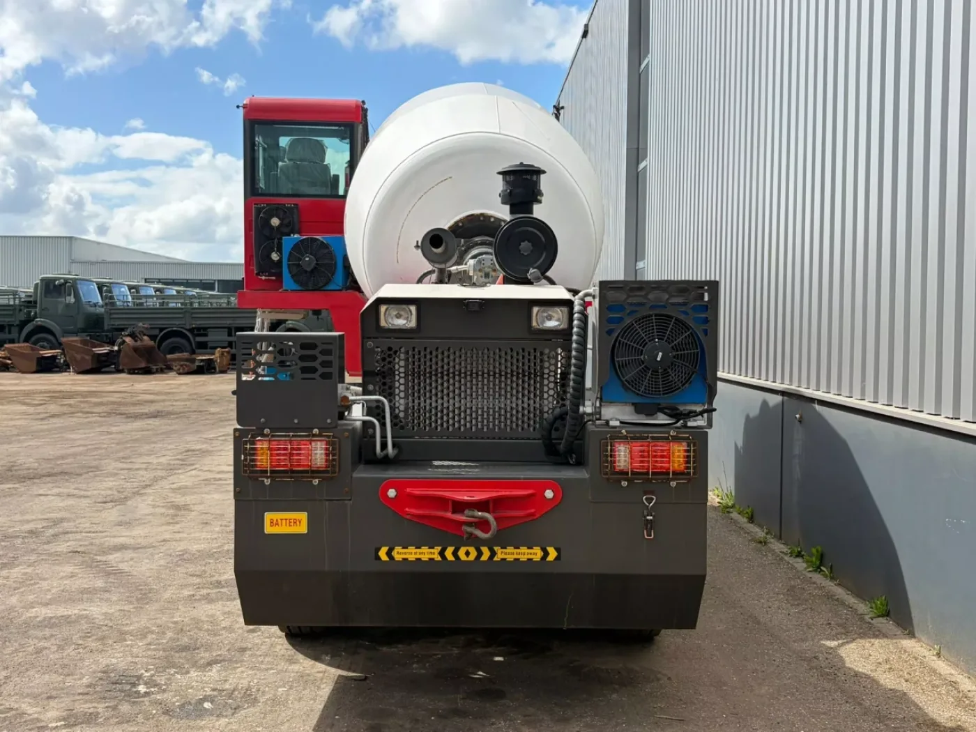 Minrui 4M3 Self Loading Concrete Mixer 4×4 - 4