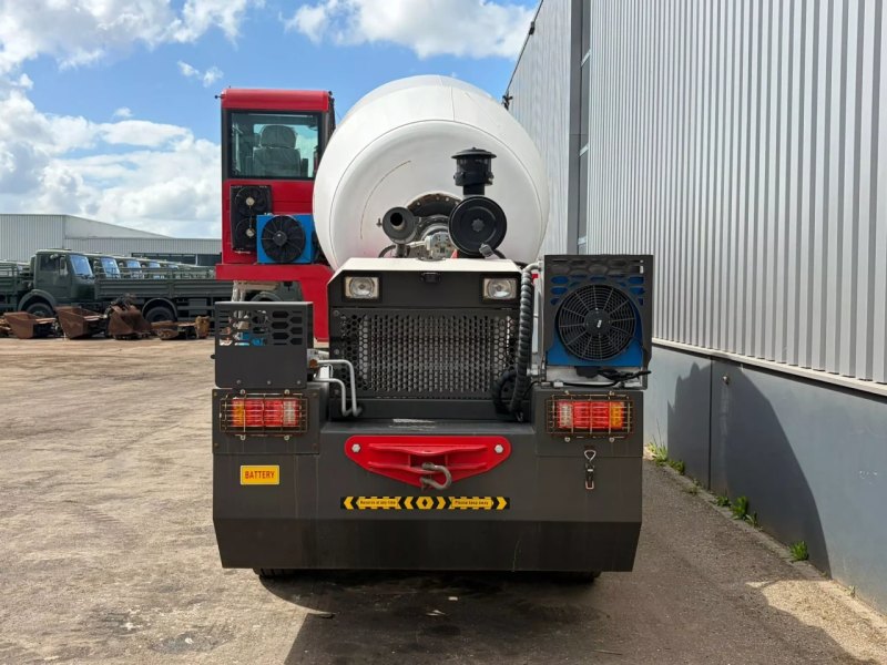 Minrui 4M3 Self Loading Concrete Mixer 4×4