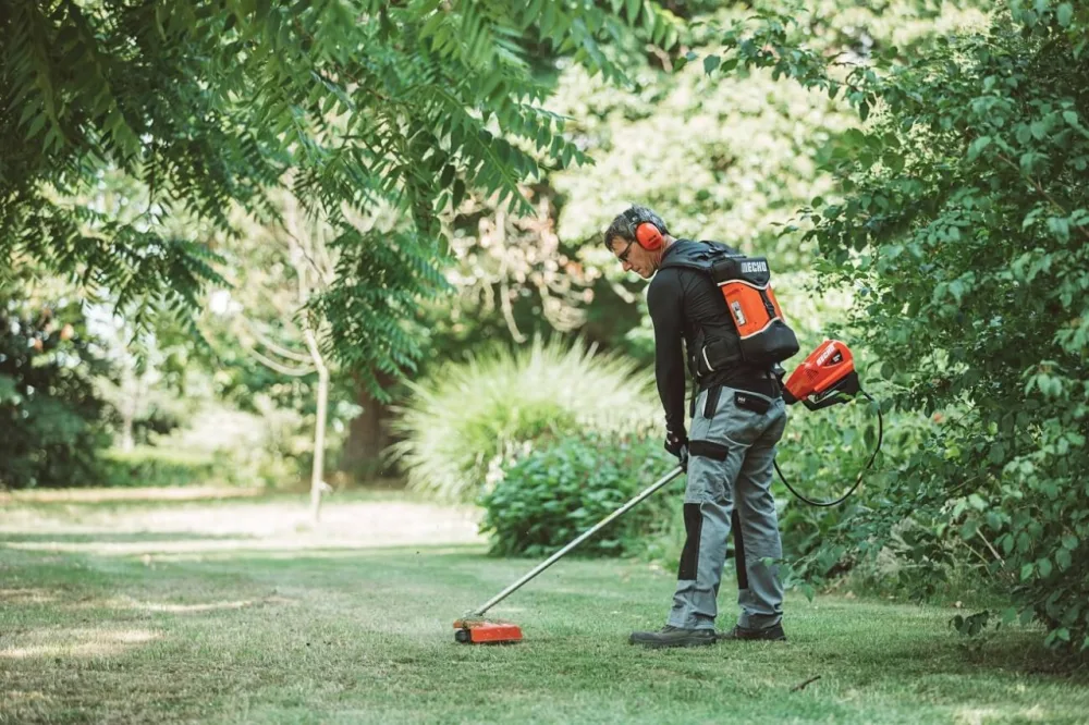 Echo 50v trimmer incl 2Ah accu & snellader.