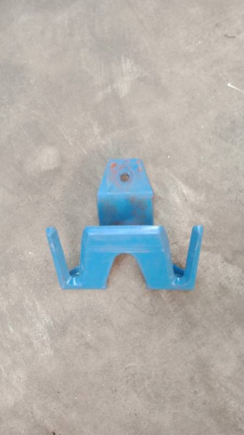 Set of chicken shackles