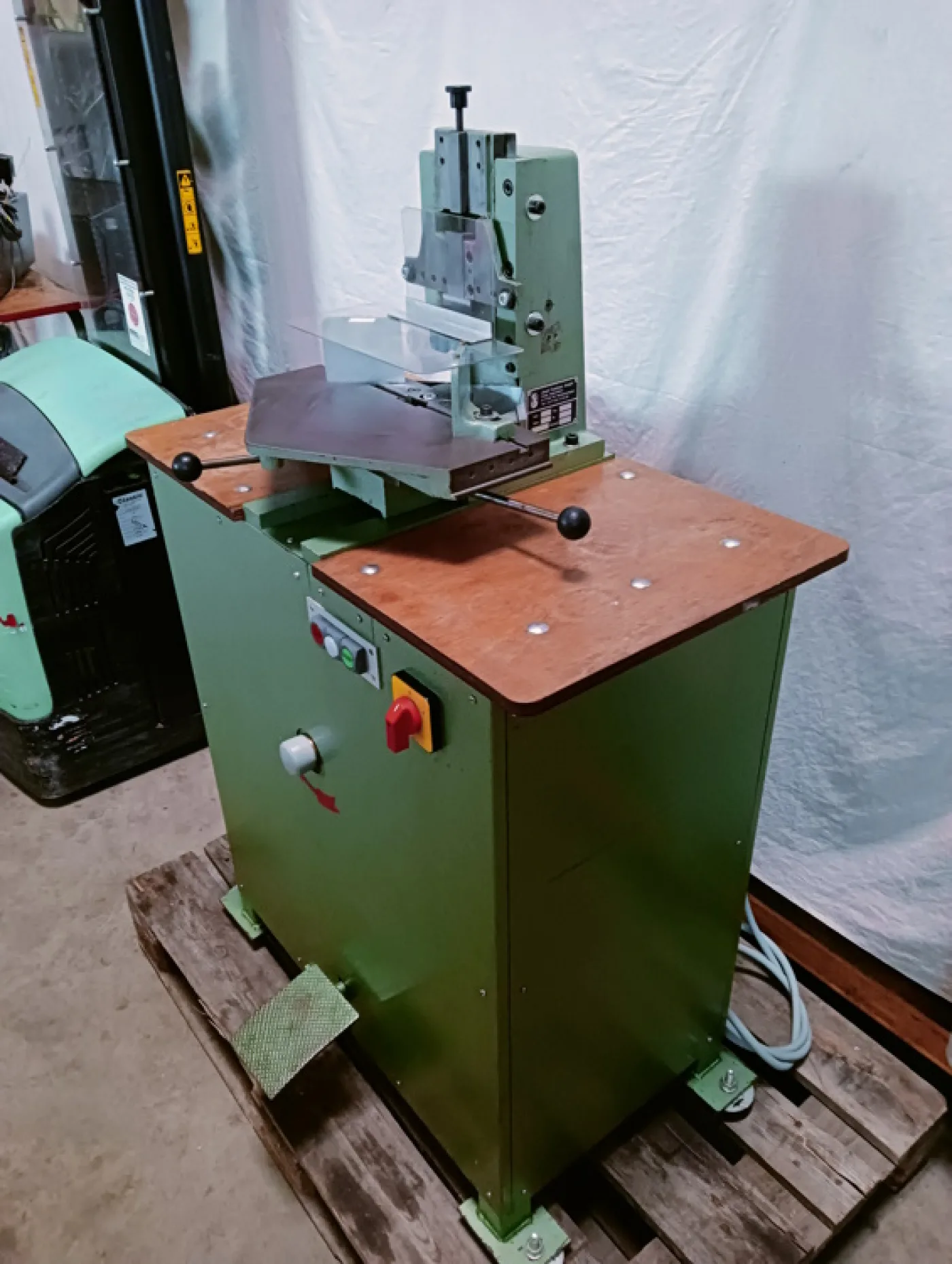 Eckenrundstoßmaschine Foellmer M - 2
