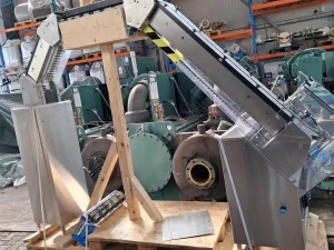 Verbindungsbrücke Fördertechnik mit Steigförderer