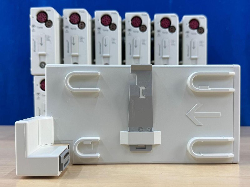 Philips Patient CO2 Module Model: M3015A REF: 862393 YOM: 2018 -13 pieces.