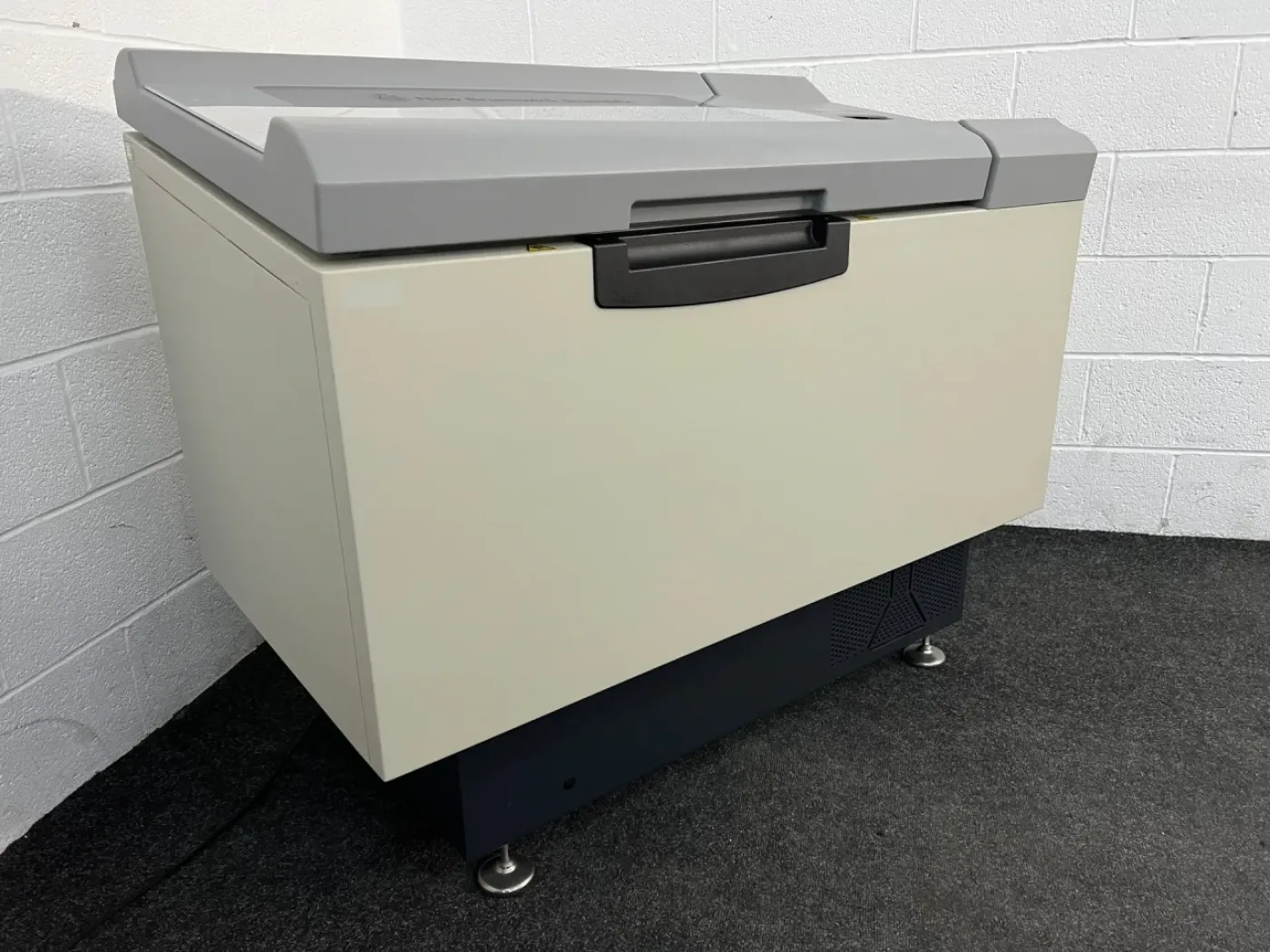 New Brunswick Excella E25 Incubating Shaker - 2