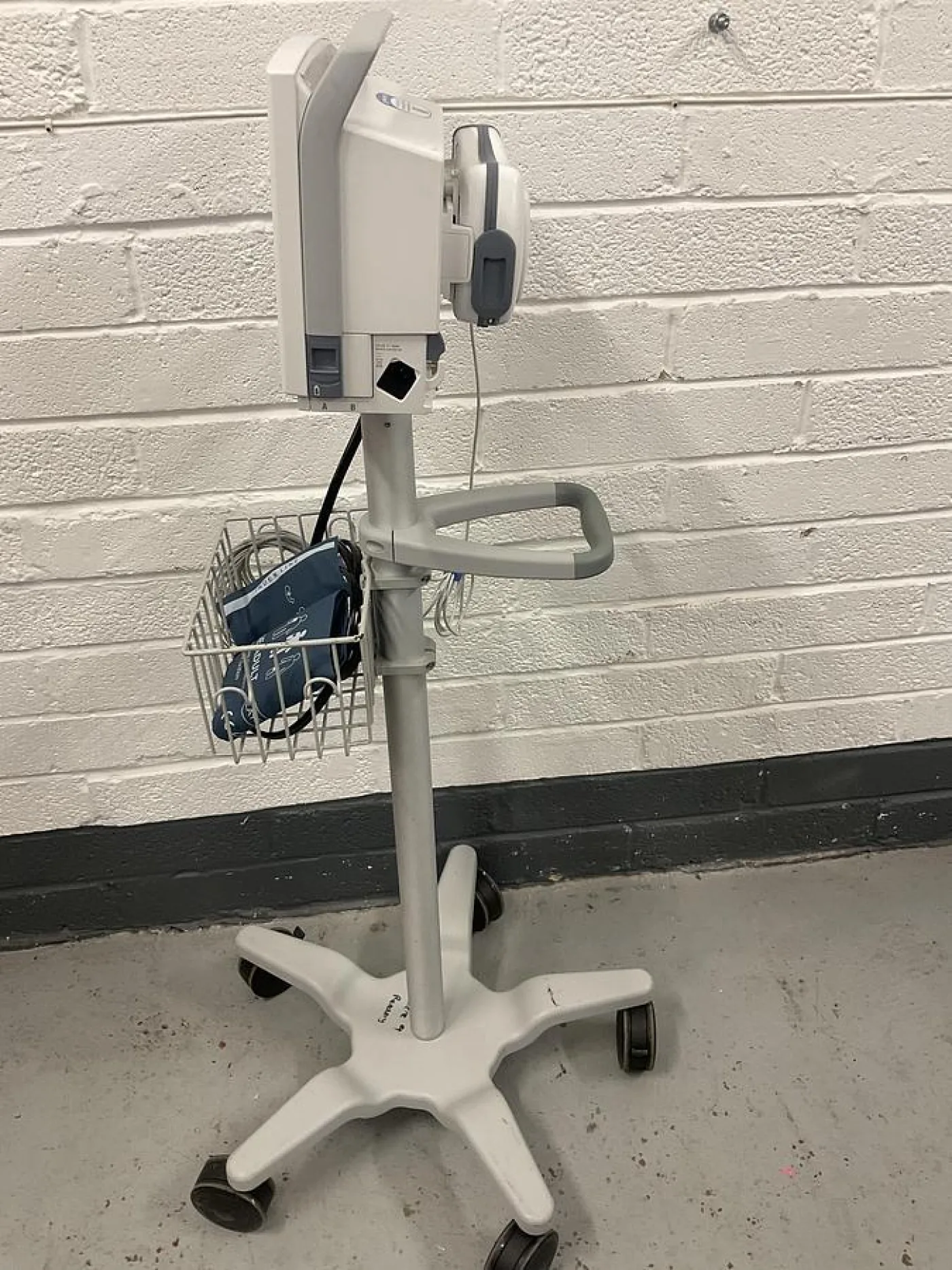 GE Carescape B450 with CO2 on mobile stand - 8