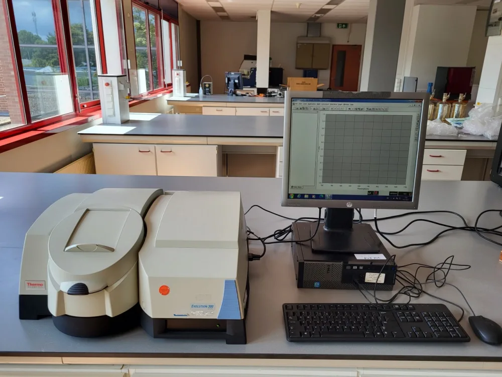 Used Thermo Scientific Evolution 300 BB UV-Vis Spectrophotometer
