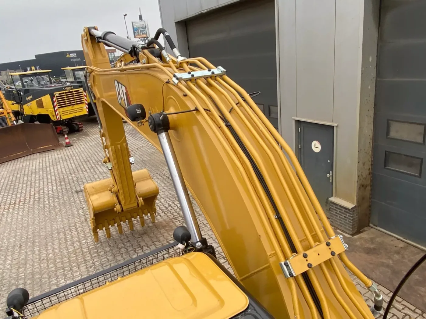 Caterpillar 323D3 - 8