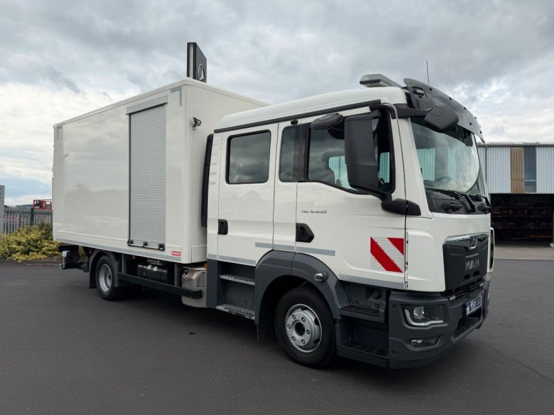 Man TGL 12.250 4x2 BB DoKa LBW 6 Sitze 2 AHK 2 Rollo