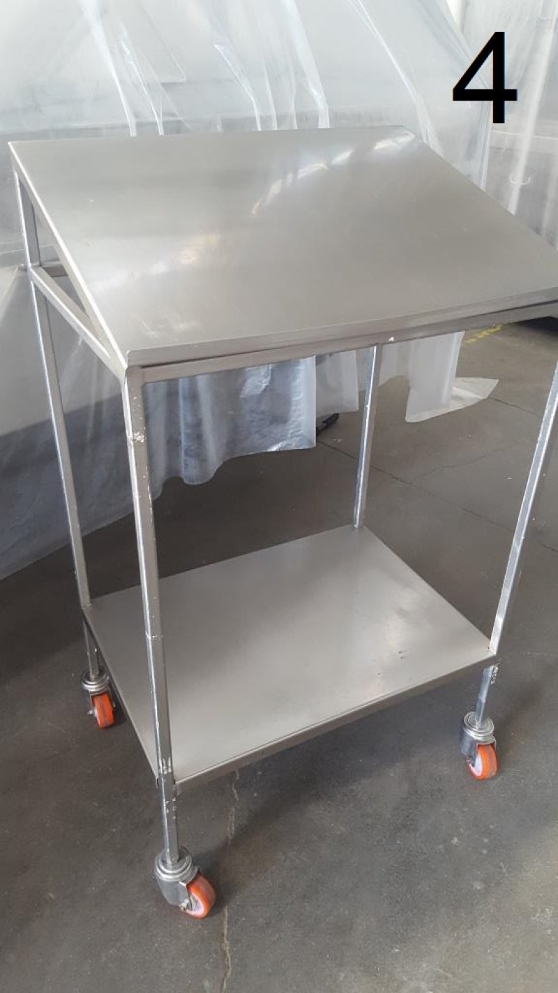 CARRELLI IN ACCIAIO INOX