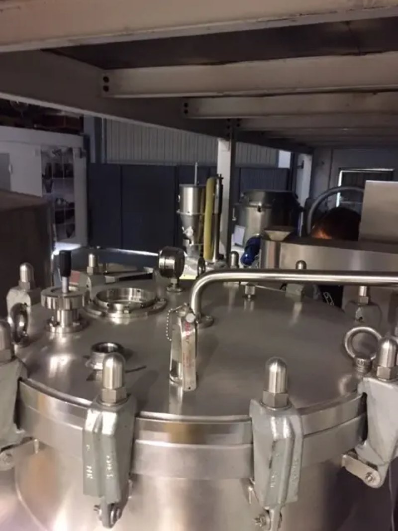 USED STAINLESS STEEL TANK 250 LITERS HEAT INSULATED HERMETIC