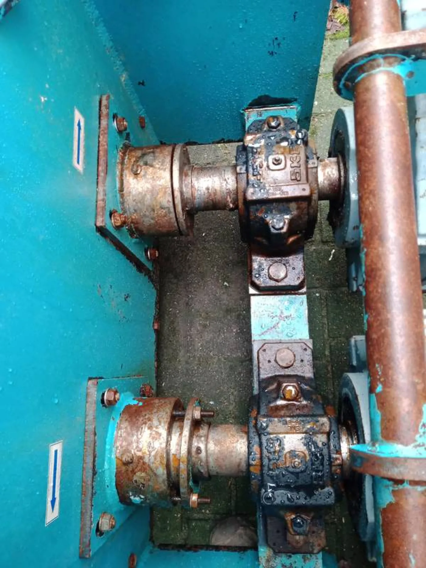 Buffer bin with stirring and emptying mechanism - 6