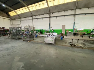 LÍnea de llenado,taponado, etiquetado y sellado de inducción para garrafas de hasta 10l