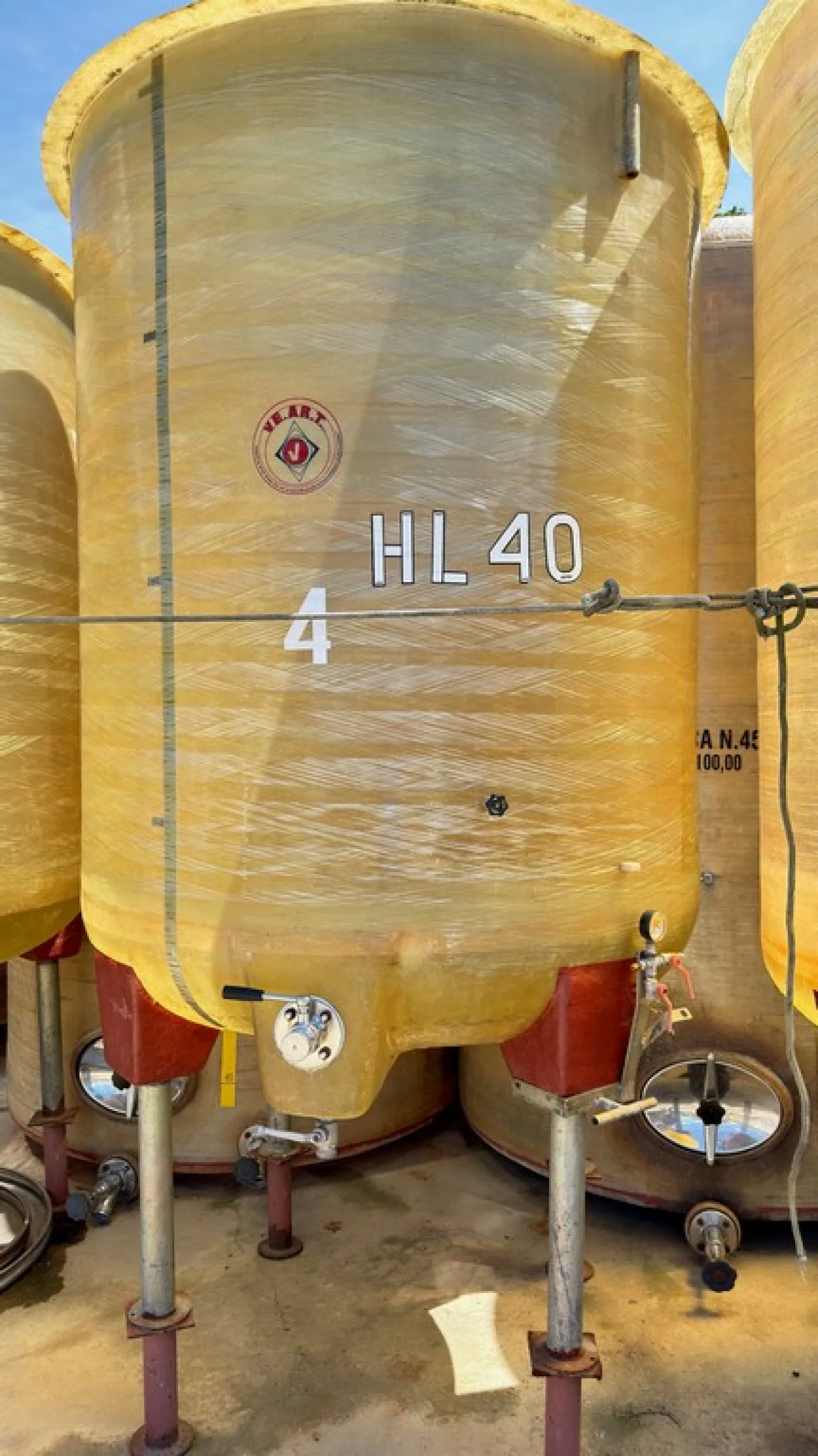 SERIES OF FIBERGLASS TANKS PNEUMATIC MODEL, ON LEGS, WITH AND WITHOUT DOOR, CAPACITY HL 30 AND HL 40 ABOUT, SECOND-HAND EQUIPMENTS - 2