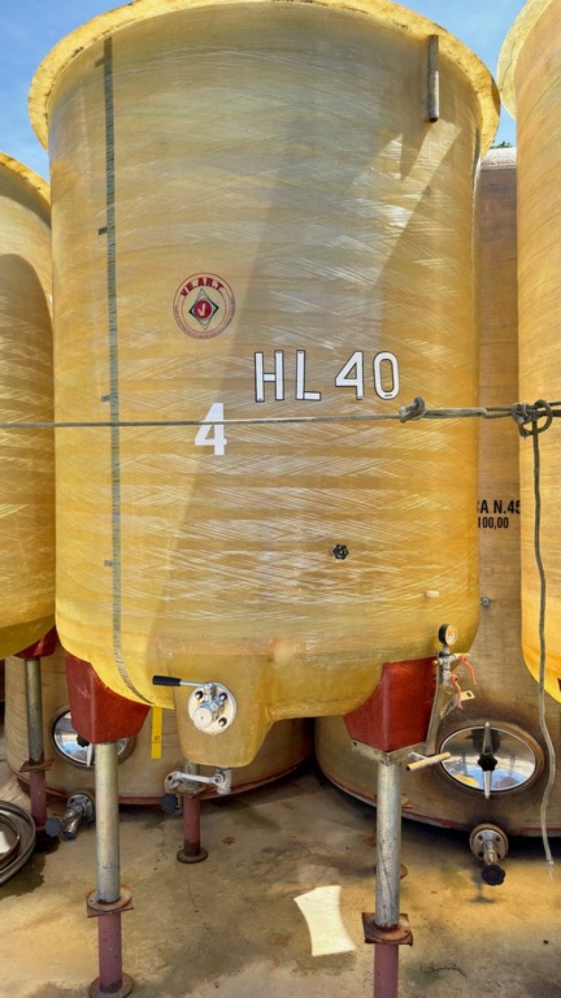 SERIES OF FIBERGLASS TANKS PNEUMATIC MODEL, ON LEGS, WITH AND WITHOUT DOOR, CAPACITY HL 30 AND HL 40 ABOUT, SECOND-HAND EQUIPMENTS