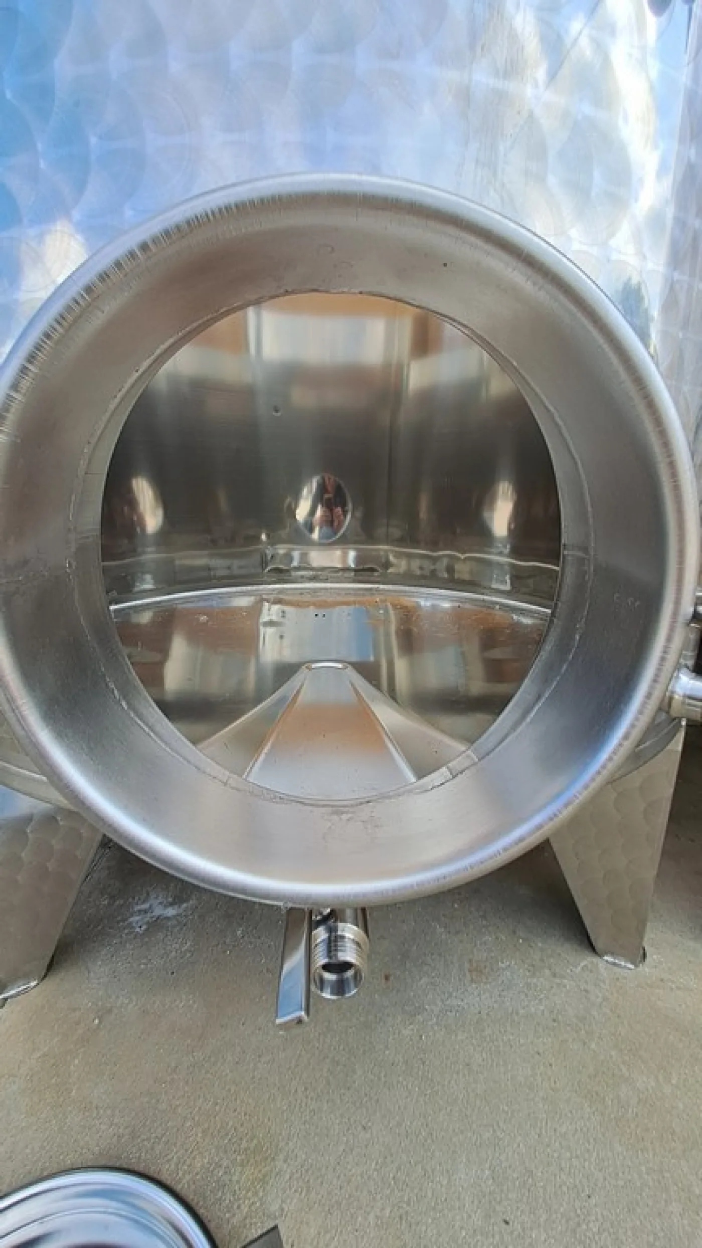 STAINLESS STELL TANKS CAPACITY LITERS 1000 PNEUMATIC FLOATING LID, WITH MANHOLE, ROUNDED BOTTOM NEW EQUIPMENT - 2
